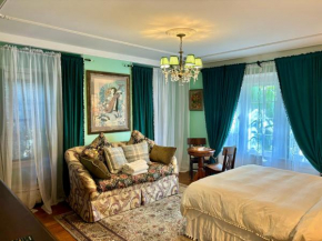 Hollywood Home